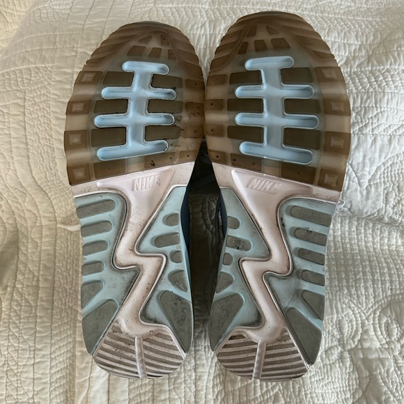 Nike Women’s Air Max 90 Flyknit Ultra in Light Armory Size 9.5 - Picture 3 of 7